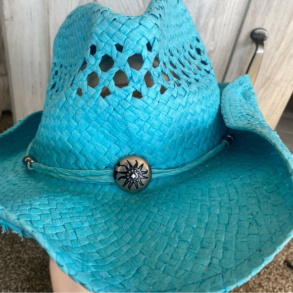 Fun pool, summer concert hat, inner band, a little crooked on the front tip - Picture 3 of 6